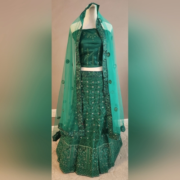 Indian Bridal Lehenga Shalwar - Picture 2 of 8